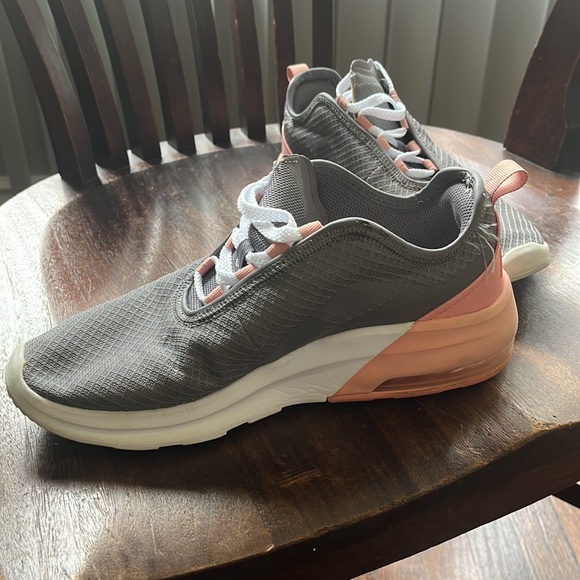 Nike Air Max Motion 2- women’s- size 8 - Picture 15 of 15